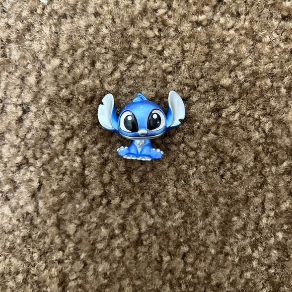 Disney Doorables: Series 10 Special Edition Figurine – Lilo & Stitch – Stitch - Picture 4 of 6